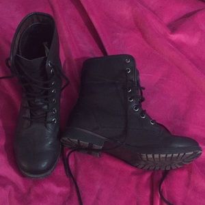 Combat boots